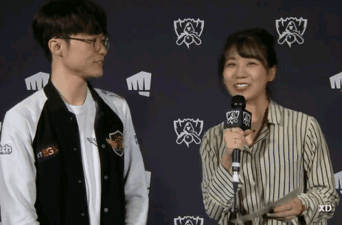 뒤늦게 손 흔드는 페이커 | 인스티즈