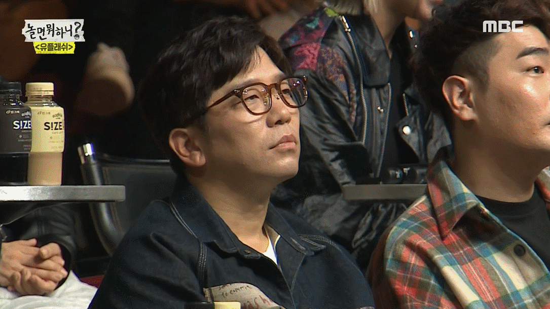 무대에 신해철 목소리가 나오자 바로 알아듣는 이적.gif | 인스티즈