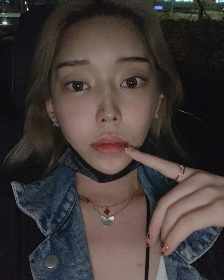 트렌스젠더 BJ 꽃자, 정배우 폭로 이후 근황…'데뷔 부르는 미모' | 인스티즈