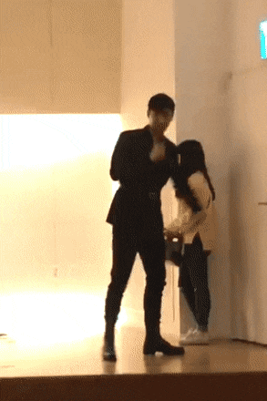 New! 욕조에 어깨 끼는 셔누 | 인스티즈