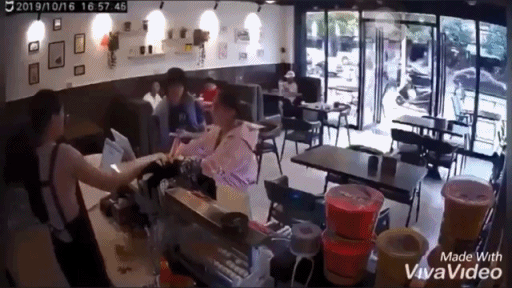 새치기했다고 사람패는 여자.gif | 인스티즈