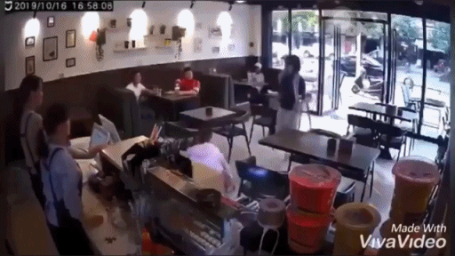 새치기했다고 사람패는 여자.gif | 인스티즈