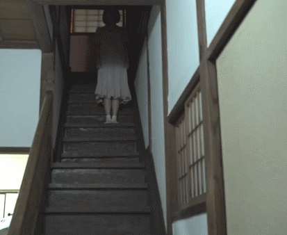 아이유 계단 귀신 ㄷ ㄷ ㄷ | 인스티즈