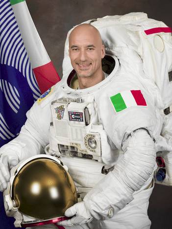 역사상 최초로 우주에서 익사할 뻔 했던 남자의 이야기.jpg | 인스티즈