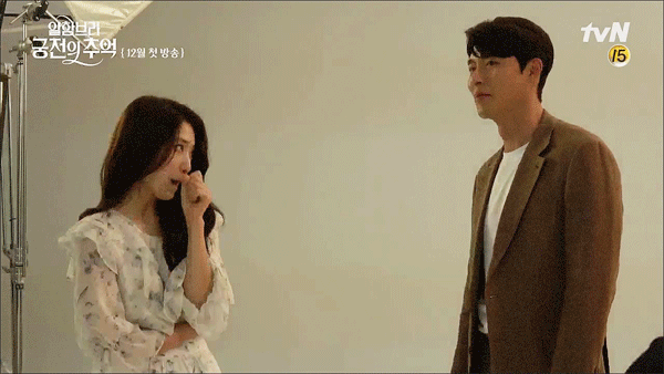 [알함브라] 현빈이 박신혜 웃기는 법 + 키 작게 만드는 방법.jpgif | 인스티즈