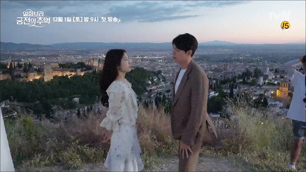 [알함브라] 현빈이 박신혜 웃기는 법 + 키 작게 만드는 방법.jpgif | 인스티즈