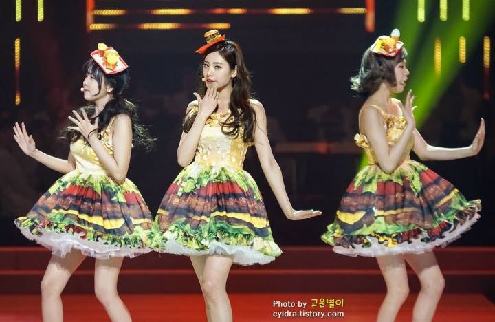 여자 아이돌 의상 레전드.jpg | 인스티즈