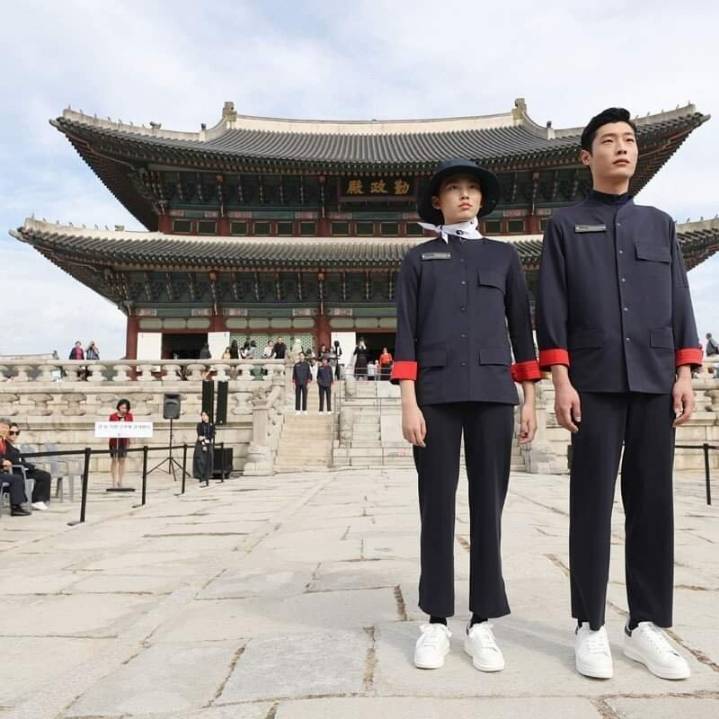 현재 논란중인 경복궁 새 근무복 | 인스티즈