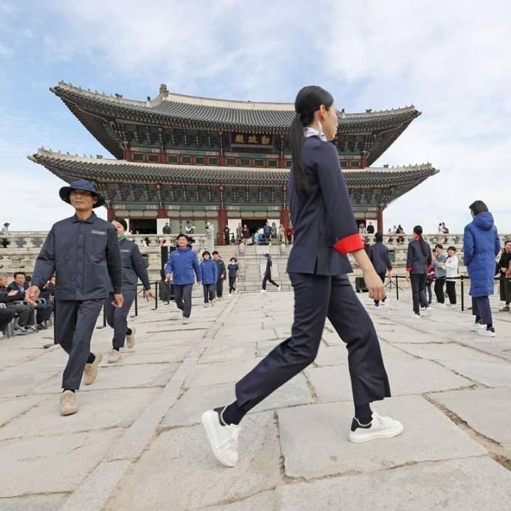 현재 논란중인 경복궁 새 근무복 | 인스티즈