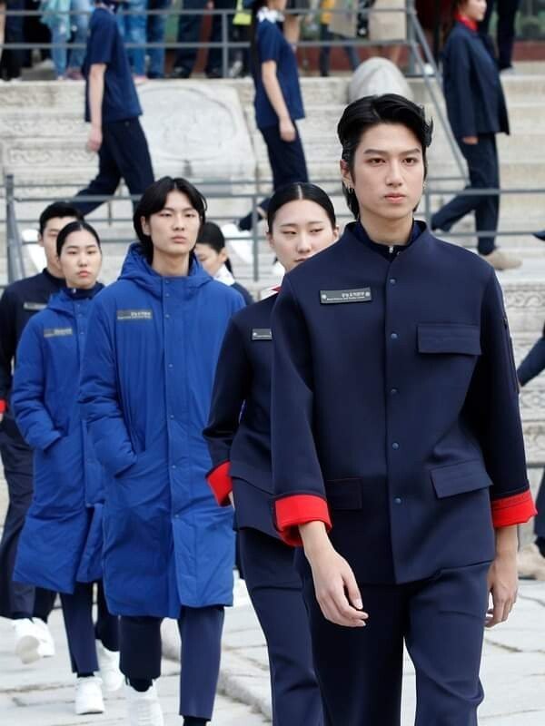 현재 논란중인 경복궁 새 근무복 | 인스티즈