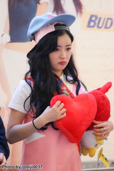 에이핑크 윤보미 vs 뽀미 상반된 이미지.jpgif | 인스티즈