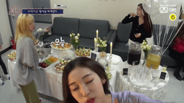 오마이걸 퀸덤 대기실 비하인드.gif | 인스티즈