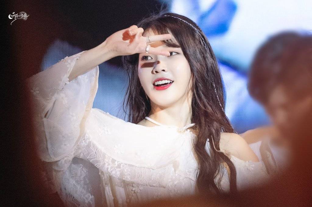 아이유는 어쩜 이리 이쁘지.jpgif | 인스티즈