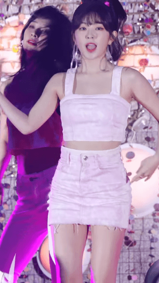 과감한 의상의 핑크 아이린.gif | 인스티즈