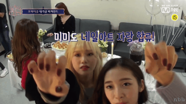 오마이걸 퀸덤 대기실 비하인드.gif | 인스티즈