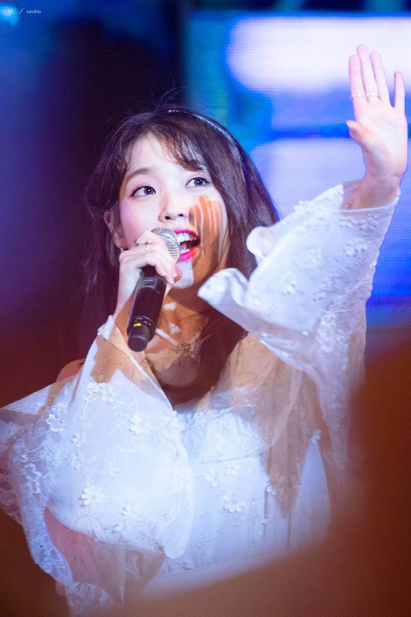 아이유는 어쩜 이리 이쁘지.jpgif | 인스티즈