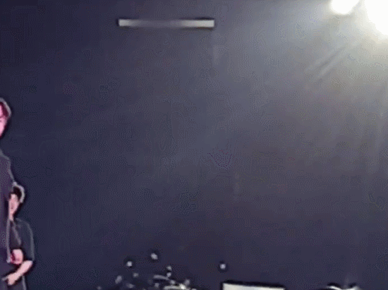 콘서트도중 우는 RM,정국이와 팬들을 조용하게 해줬던 맏형 ㅋㅋㅋ.jpgif | 인스티즈