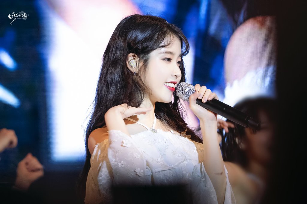 아이유는 어쩜 이리 이쁘지.jpgif | 인스티즈