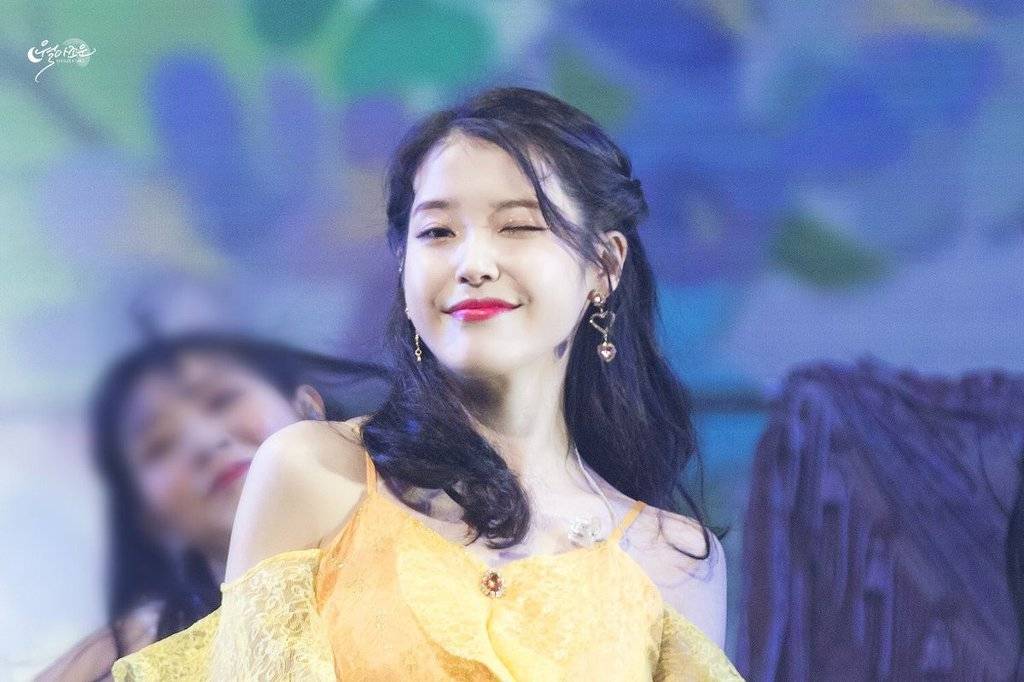 아이유는 어쩜 이리 이쁘지.jpgif | 인스티즈