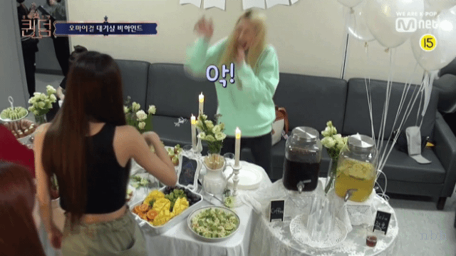 오마이걸 퀸덤 대기실 비하인드.gif | 인스티즈