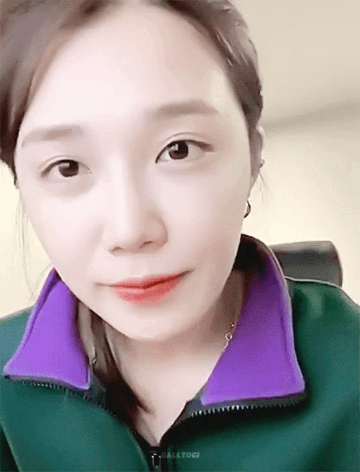카메라와 아이컨택 하는 에이핑크 정은지.gif | 인스티즈