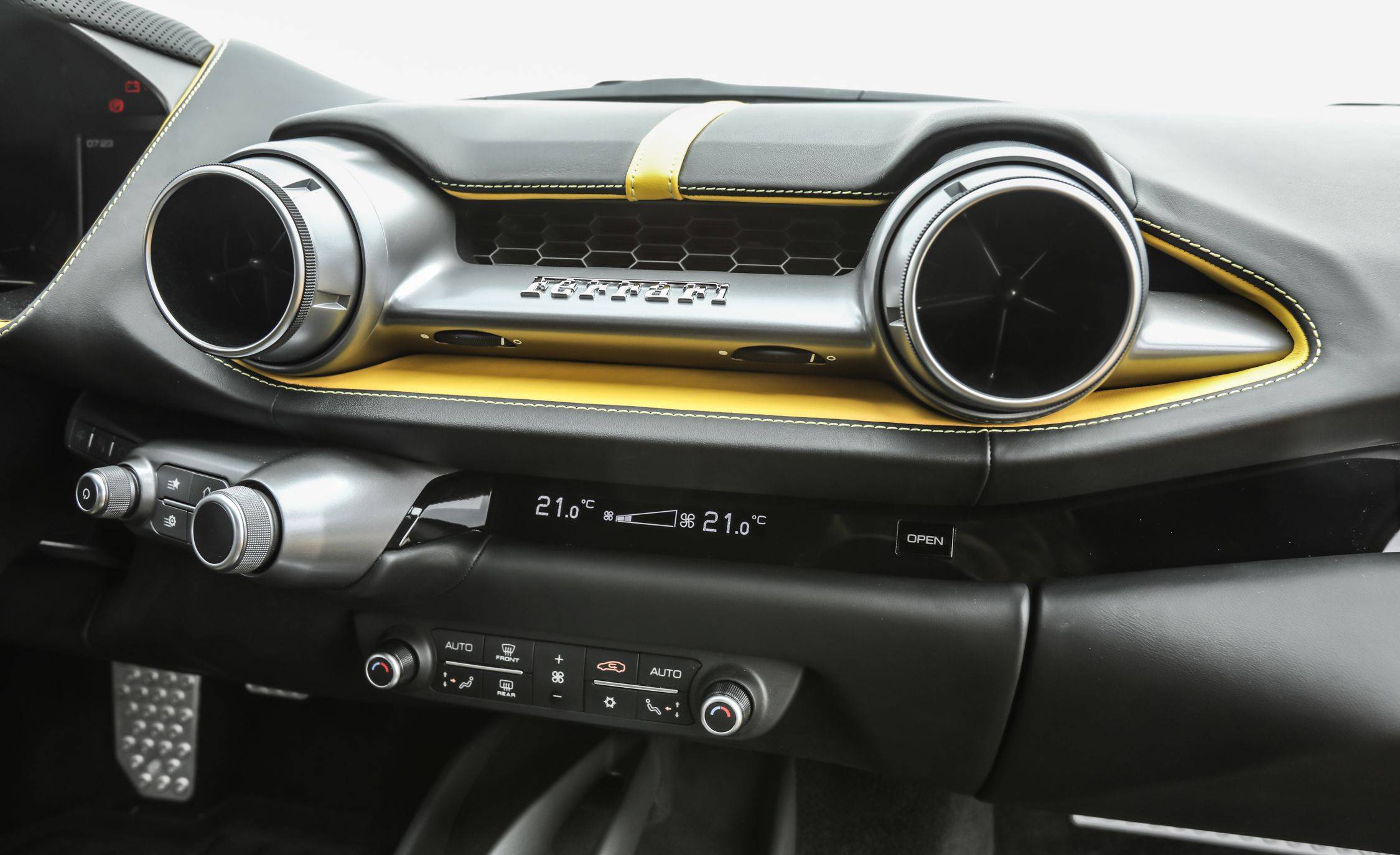 2018 페라리 812 슈퍼패스트 [데이터주의] | 인스티즈