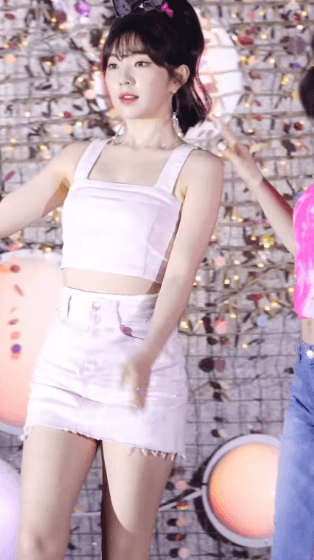 과감한 의상의 핑크 아이린.gif | 인스티즈