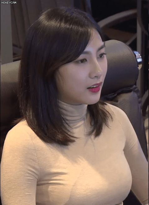 게임하다 빡쳐서 자켓 벗은 오하영.gif | 인스티즈