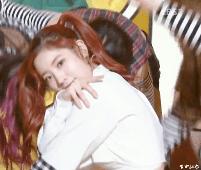 아이유가 시상식에서 보고 예쁘다고 생각한 후배 | 인스티즈