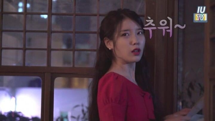 매니저한테 뒷통수 맞은 아이유 | 인스티즈