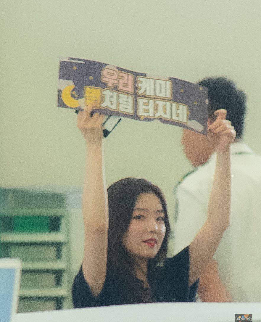 미국 초딩들이랑 물수제비하는 레드벨벳 아이린ㅋㅋㅋ.jpgif | 인스티즈