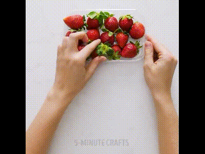 빨대로 딸기 꼭지 따기.gif | 인스티즈