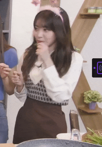 마리텔에서 고수 먹은 사쿠라 반응.gif | 인스티즈