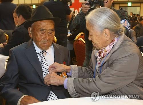  이산가족상봉- 65년만에 만난 부부 | 인스티즈