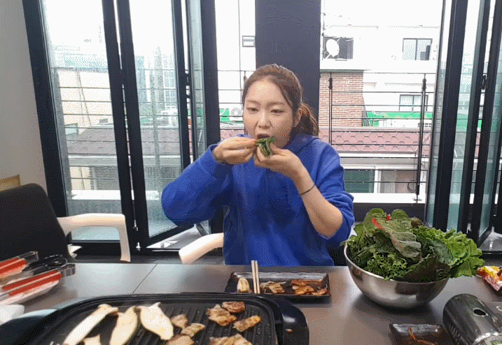오마이걸 지호 삼겹살 먹방 | 인스티즈