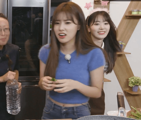 [아이즈원] 고수를 먹었을때 흔한 반응.gif | 인스티즈