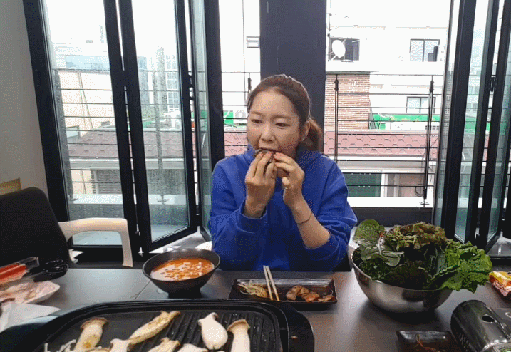 오마이걸 지호 삼겹살 먹방 | 인스티즈
