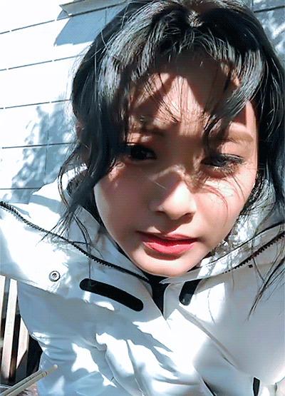 무언가를 목격한 쯔위.gif | 인스티즈