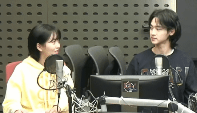 라디오에 출연해서 대놓고 애교부리는 김소현 | 인스티즈