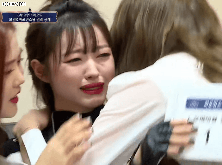 우는 언니들 보고 빵터진 아린이.gif | 인스티즈