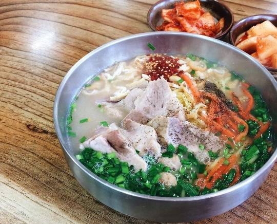 제주도의 한 유명 고기국수집 | 인스티즈