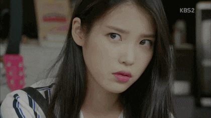 화가 잔뜩 난 아이유.gif | 인스티즈