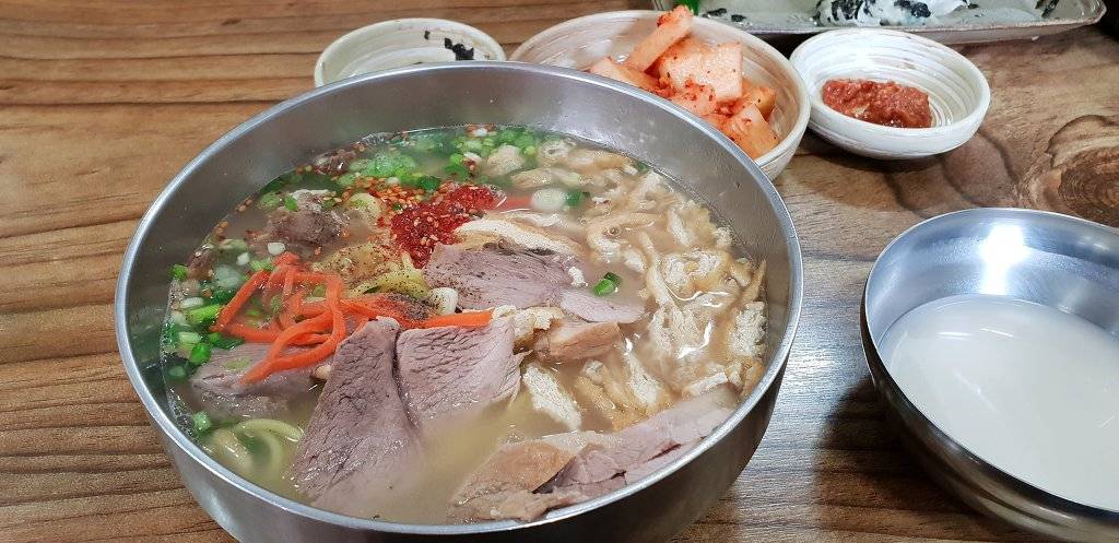 제주도의 한 유명 고기국수집 | 인스티즈