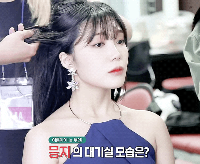 콘서트 전 헤어 받는 에이핑크 정은지.gif | 인스티즈