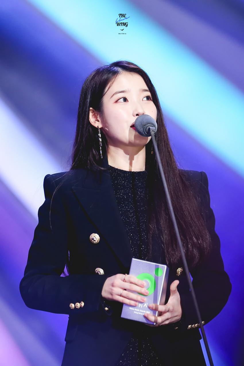 긴머리가 잘어울리는 아이유.jpgif | 인스티즈