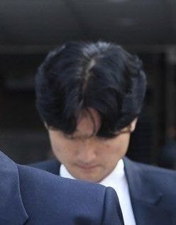 영장실질검사 마친 CJ 국장과 함께 사진에 찍힌 스타쉽 엔터 부사장 김강효 | 인스티즈