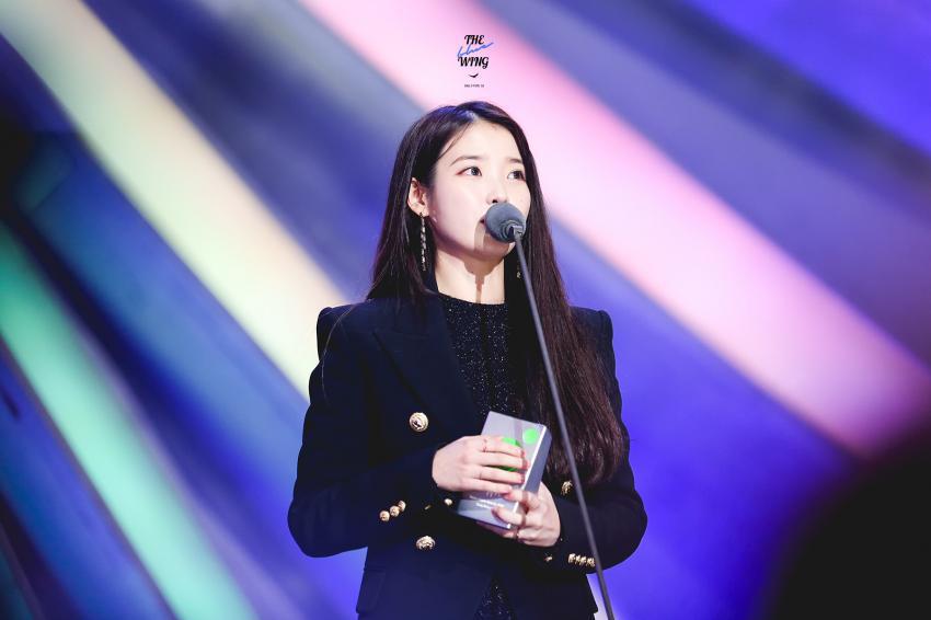 긴머리가 잘어울리는 아이유.jpgif | 인스티즈