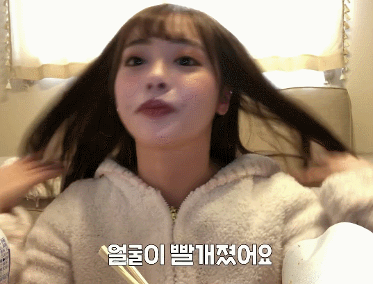 불닭볶음면 먹는 오구라 유나.gif | 인스티즈