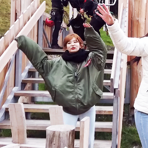 레드벨벳님들과 사진찍은 강슬기씨.jpg | 인스티즈