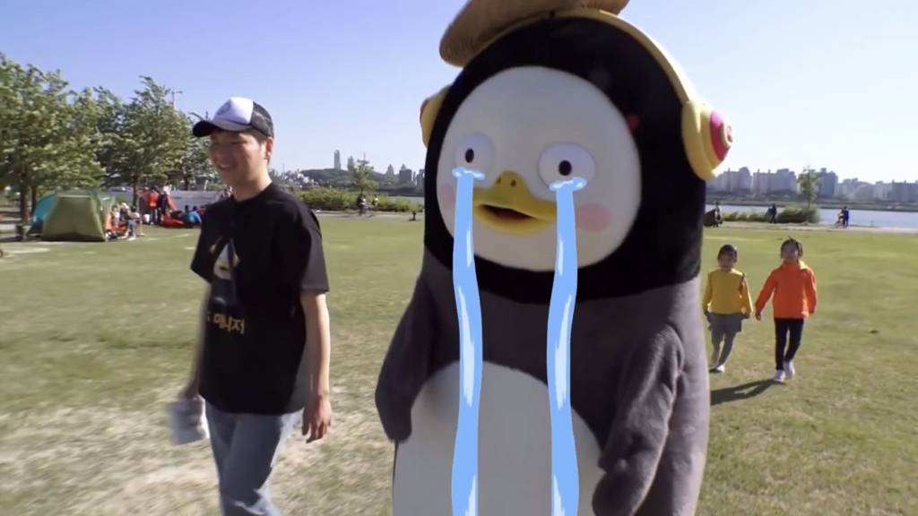 펭귄이 한강에서 일하다가 최애 연예인을 만났을 때.jpgif | 인스티즈